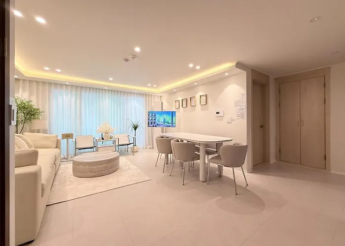 10 Minutes From Hongik Station#highend 5star Suite#3rooms#2 Bathrooms#goose Down Comforters#luxury Amenities Apartamento *