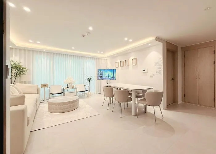 10 Minutes From Hongik Station#highend 5star Suite#3rooms#2 Bathrooms#goose Down Comforters#luxury Amenities * Seúl