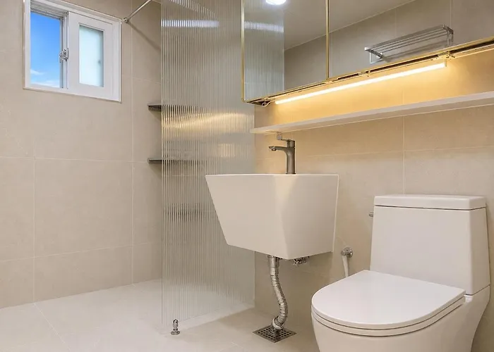 10 Minutes From Hongik Station#highend 5star Suite#3rooms#2 Bathrooms#goose Down Comforters#luxury Amenities