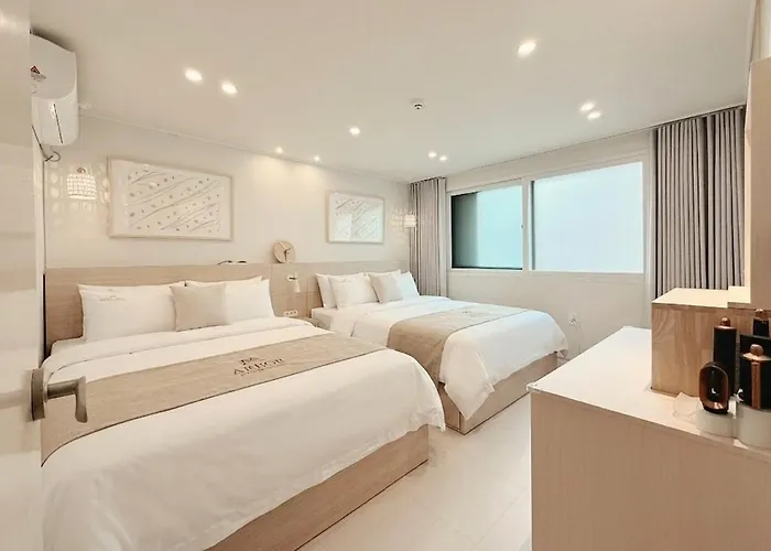 10 Minutes From Hongik Station#highend 5star Suite#3rooms#2 Bathrooms#goose Down Comforters#luxury Amenities