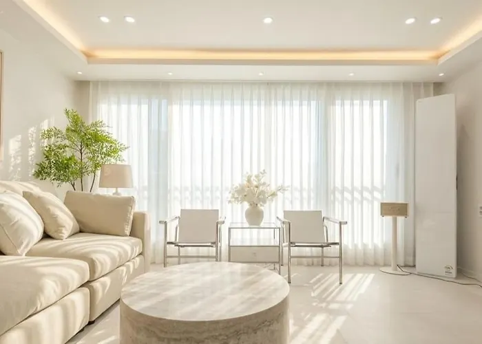 10 Minutes From Hongik Station#highend 5star Suite#3rooms#2 Bathrooms#goose Down Comforters#luxury Amenities