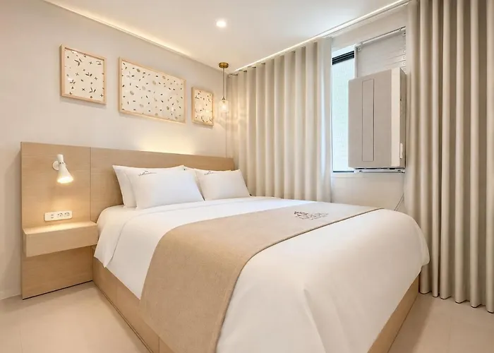 10 Minutes From Hongik Station#highend 5star Suite#3rooms#2 Bathrooms#goose Down Comforters#luxury Amenities Apartamento Seúl