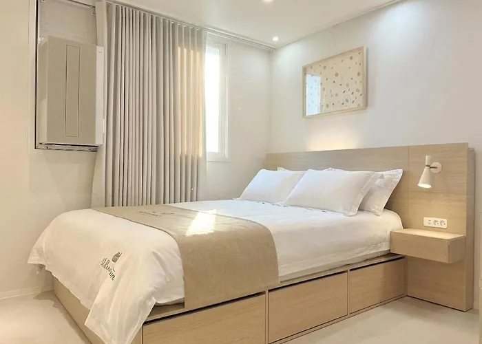 Apartamento 10 Minutes From Hongik Station#highend 5star Suite#3rooms#2 Bathrooms#goose Down Comforters#luxury Amenities