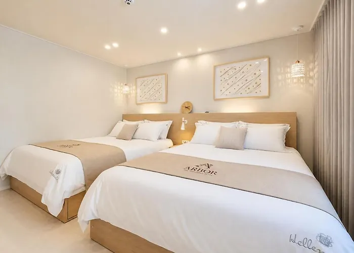 10 Minutes From Hongik Station#highend 5star Suite#3rooms#2 Bathrooms#goose Down Comforters#luxury Amenities