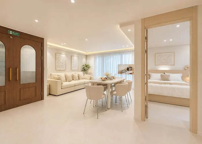 10 Minutes From Hongik Station#highend 5star Suite#3rooms#2 Bathrooms#goose Down Comforters#luxury Amenities Apartamento Seúl
