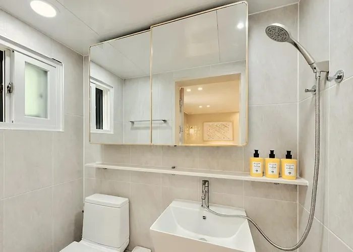 Apartamento 10 Minutes From Hongik Station#highend 5star Suite#3rooms#2 Bathrooms#goose Down Comforters#luxury Amenities