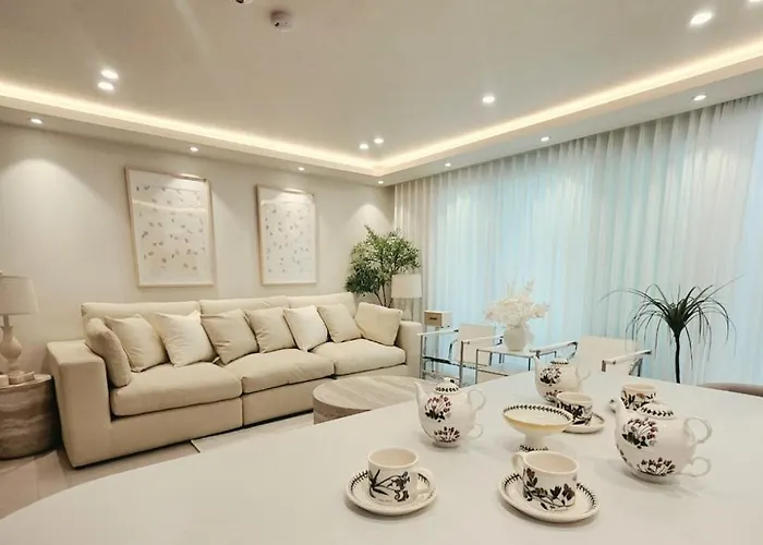 10 Minutes From Hongik Station#highend 5star Suite#3rooms#2 Bathrooms#goose Down Comforters#luxury Amenities Apartamento *