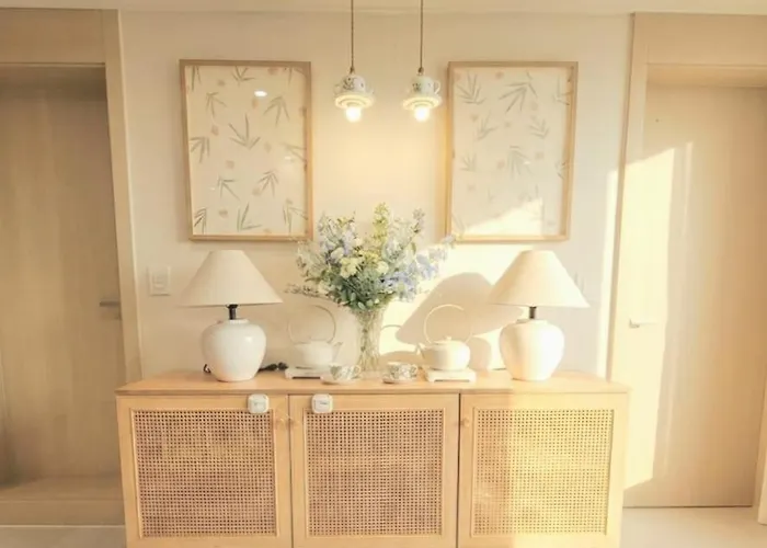 Apartamento 10 Minutes From Hongik Station#highend 5star Suite#3rooms#2 Bathrooms#goose Down Comforters#luxury Amenities Seúl