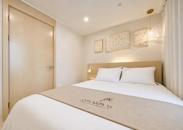 10 Minutes From Hongik Station#highend 5star Suite#3rooms#2 Bathrooms#goose Down Comforters#luxury Amenities