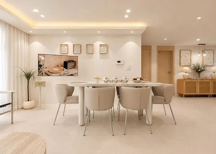 10 Minutes From Hongik Station#highend 5star Suite#3rooms#2 Bathrooms#goose Down Comforters#luxury Amenities Apartamento Seúl