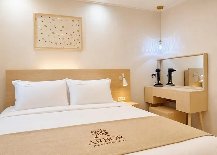 10 Minutes From Hongik Station#highend 5star Suite#3rooms#2 Bathrooms#goose Down Comforters#luxury Amenities