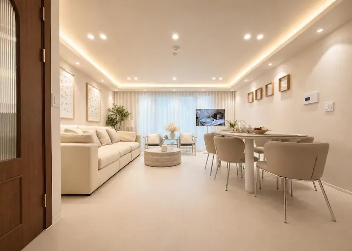 10 Minutes From Hongik Station#highend 5star Suite#3rooms#2 Bathrooms#goose Down Comforters#luxury Amenities *